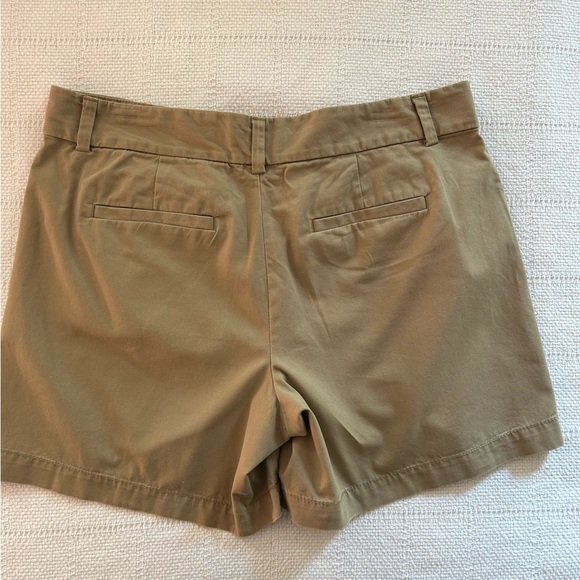 🔥LOFT Khaki Short Size 10 - Picture 2 of 6